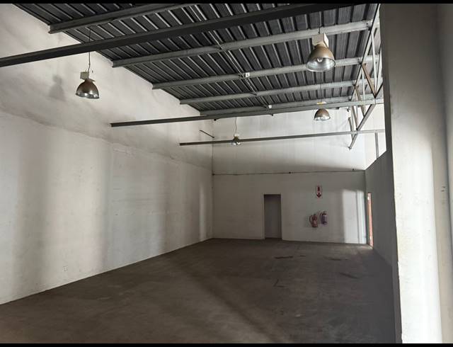 548M² WAREHOUSE TO LET IN LANSERIA
